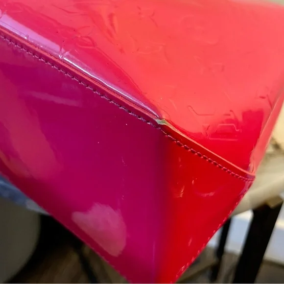 Louis Vuitton Hot Pink Vernis Wilshire PM Bag with authentic LV dust-bag - Picture 11 of 16